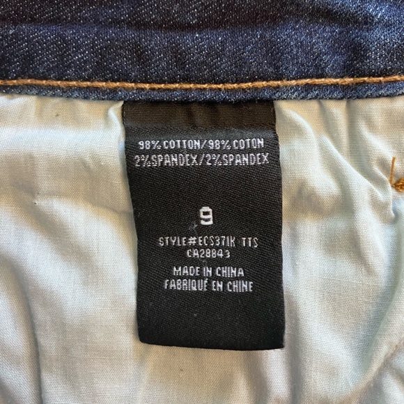 Almost Famous Ripped Denim Shorts - Picture 4 of 4